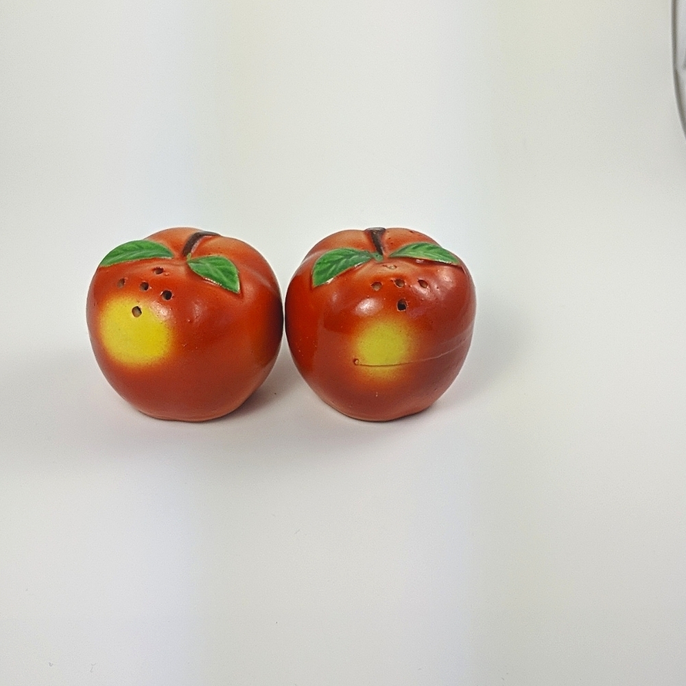 Vintage Red Apple S/P Shakers made in Japan